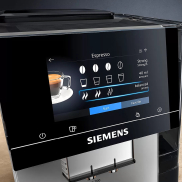 Siemens EQ.700 classic silber-schwarz (TP705D01) inkl. MAROMAS Kaffeebohnen Probierpack, Siemens Pflegeset TZ80004A, Wertgarantie 5 Jahre Komfort - 1000